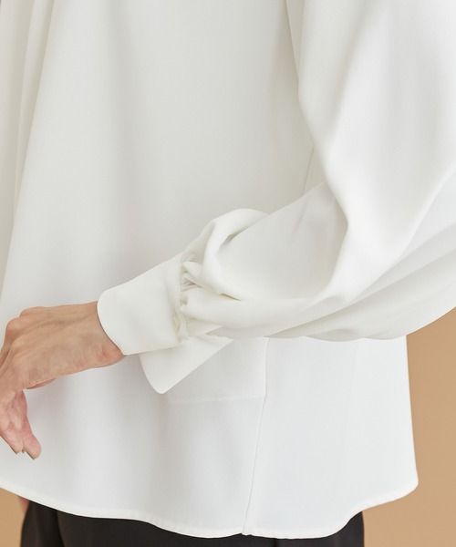 ROPE' PICNIC（ロペピクニック）の「【WEB限定】2WAY/ビジューホックブラウス（シャツ/ブラウス・レディース・チャコールグレー/オフホワイト/ネイビー/ラベンダー/イエロー・38）」の12枚目の写真