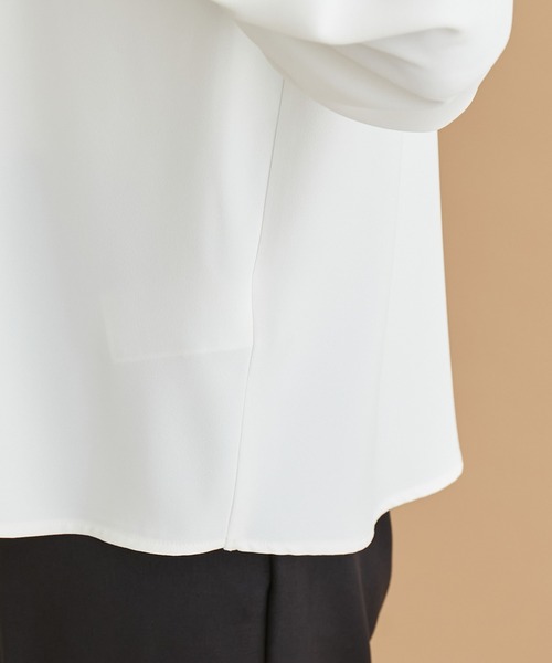 ROPE' PICNIC（ロペピクニック）の「【WEB限定】2WAY/ビジューホックブラウス（シャツ/ブラウス・レディース・チャコールグレー/オフホワイト/ネイビー/ラベンダー/イエロー・38）」の19枚目の写真