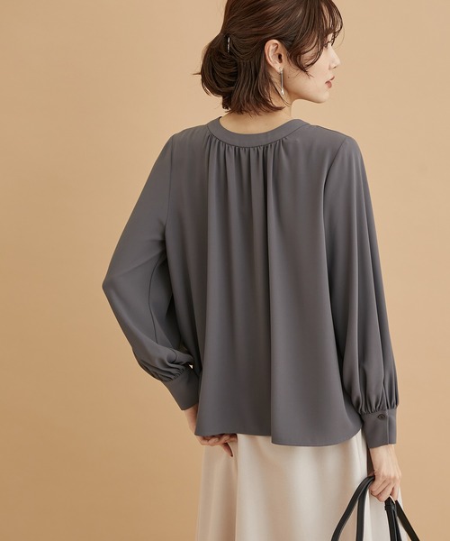 ROPE' PICNIC（ロペピクニック）の「【WEB限定】2WAY/ビジューホックブラウス（シャツ/ブラウス・レディース・チャコールグレー/オフホワイト/ネイビー/ラベンダー/イエロー・38）」の20枚目の写真