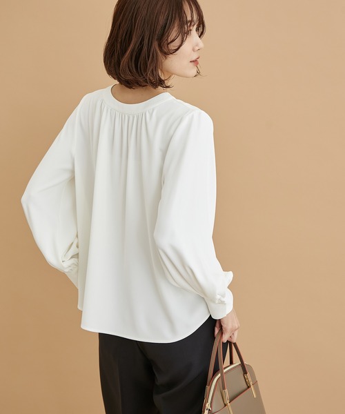 ROPE' PICNIC（ロペピクニック）の「【WEB限定】2WAY/ビジューホックブラウス（シャツ/ブラウス・レディース・チャコールグレー/オフホワイト/ネイビー/ラベンダー/イエロー・38）」の7枚目の写真