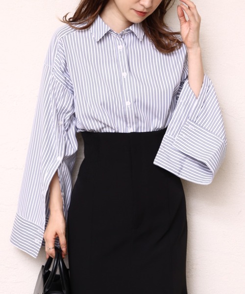 one after another NICE CLAUP(ワンアフターアナザーナイスクラップ)の「マルチWAYロングシャツ(シャツ/ブラウス・レディース・ベージュ/オフホワイト/ブルー/ネイビー系・FREE)」の4枚目の写真