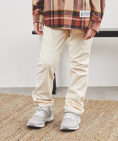 coen（コーエン）の「コーデュロイスキニーパンツ（その他パンツ・キッズ・オフホワイト/ライトグレー/ベージュ/コバルトブルー・150/120/110/100/140/130）」の2枚目の写真