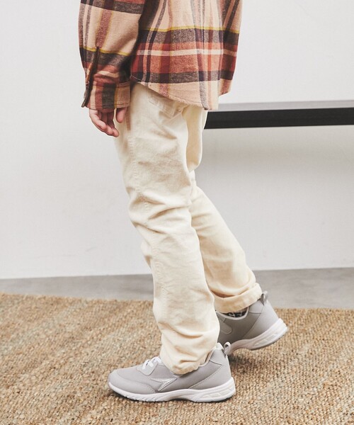 coen（コーエン）の「コーデュロイスキニーパンツ（その他パンツ・キッズ・オフホワイト/ライトグレー/ベージュ/コバルトブルー・150/120/110/100/140/130）」の9枚目の写真
