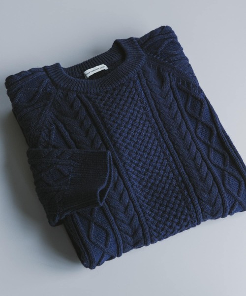 URBAN RESEARCH DOORS(アーバンリサーチドアーズ)の「アラン編みクルーネックニット(ニット/セーター・メンズ・ホワイト系その他/ダークブラウン/レッド/ネイビー・MEDIUM/LARGE)」の3枚目の写真