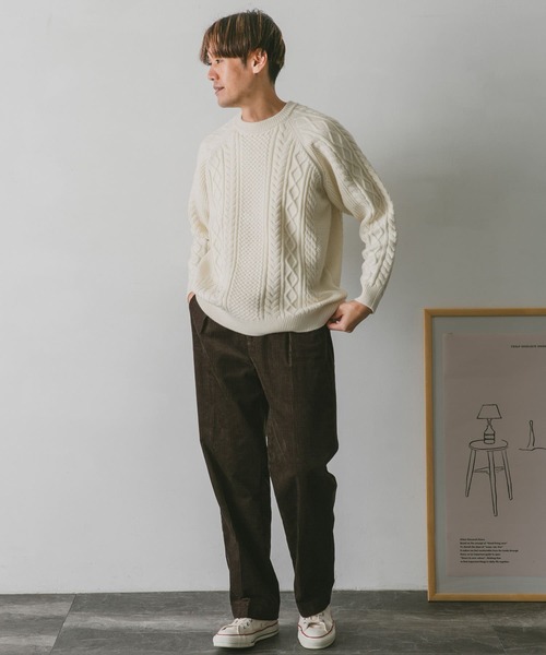 URBAN RESEARCH DOORS(アーバンリサーチドアーズ)の「アラン編みクルーネックニット(ニット/セーター・メンズ・ホワイト系その他/ダークブラウン/レッド/ネイビー・MEDIUM/LARGE)」の5枚目の写真