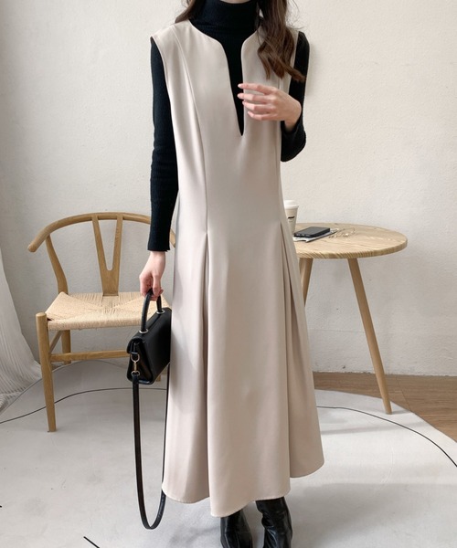 ECLIN（エクラン）の「フロントタックスキッパネックノースリーブフレアワンピース（ワンピース・レディース・ブラック/ダークブラウン/ベージュ・S/M）」の10枚目の写真