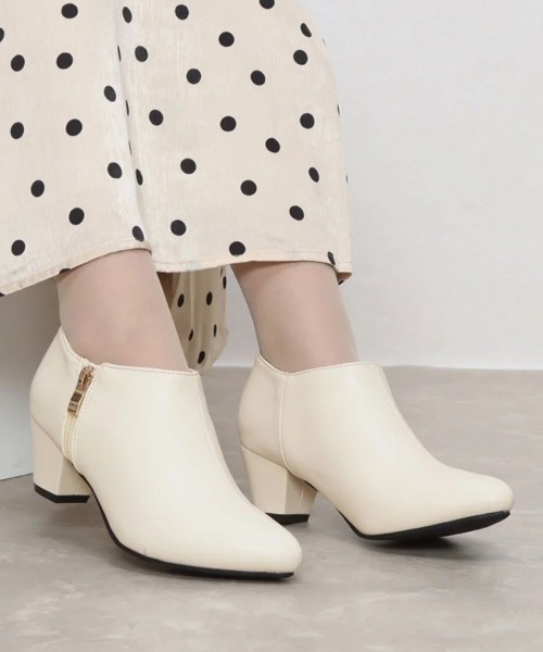 LibertyDoll(リバティードール)の「LibertyDoll/5.5cmチャンキーヒールポインテッドトゥショートブーティ(3606)(ブーツ・レディース・ダークブラウン/ブラック系その他/ブラック/アイボリー/ブラウン系その他/シルバー・LL/M/L/S)」の2枚目の写真