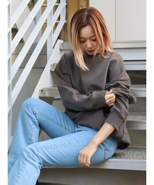 EVRIS（エヴリス）の「SUNNYピグメントオーバーサイズプルオーバー（スウェット・レディース・ブラック/パープル/ネイビー・FREE）」の17枚目の写真