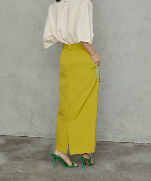 Maisones.(メゾネス)の「Curving I-line Skirt | カービング アイライン スカート(スカート・レディース・ベージュ/ライトグリーン/ブラック・MEDIUM/SMALL)」の6枚目の写真