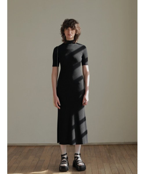 AMAIL（アマイル）の「Fit flare ワンピース（ワンピース・レディース・ブラック/ベージュ・FREE）」の3枚目の写真