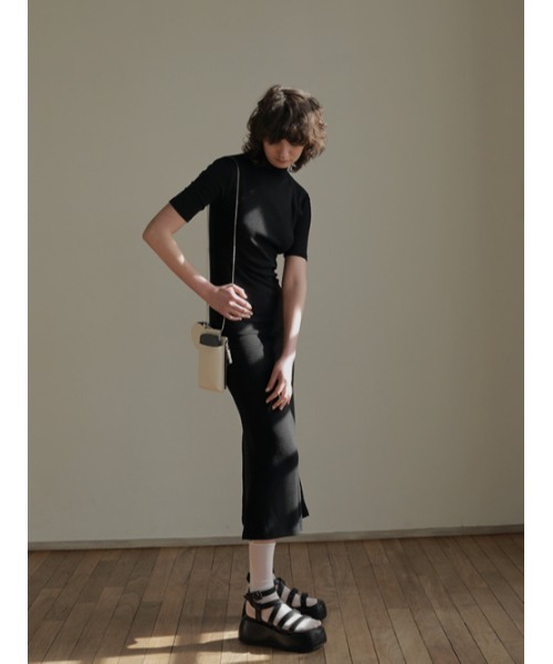 AMAIL（アマイル）の「Fit flare ワンピース（ワンピース・レディース・ブラック/ベージュ・FREE）」の4枚目の写真