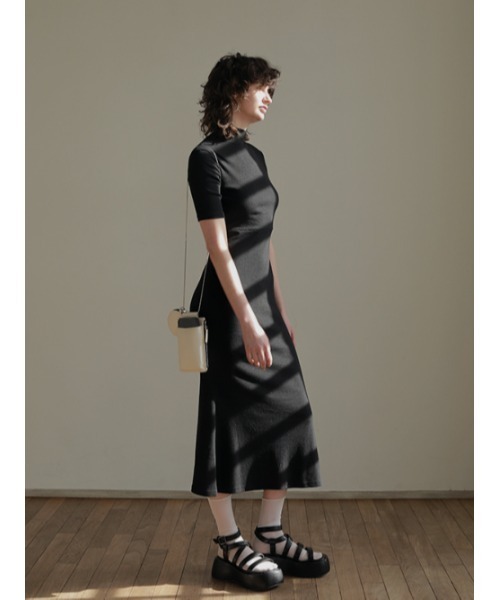 AMAIL（アマイル）の「Fit flare ワンピース（ワンピース・レディース・ブラック/ベージュ・FREE）」の6枚目の写真