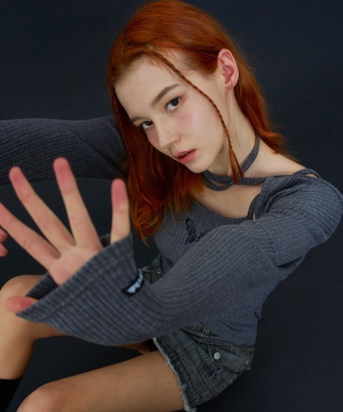 FANCY CLUB（ファンシークラブ）の「A'GEM/9 × .kom『 FANCY CLUB/ファンシークラブ』 KNOTTED HALTERNECK & BOLERO SET /ホルターネックボレロ SET（カーディガン/ボレロ・レディース・チャコールグレー/ブルー・FREE）」の3枚目の写真