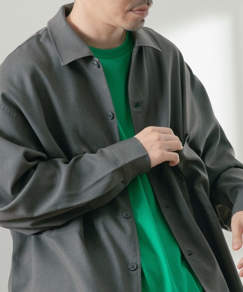 ITEMS URBANRESEARCH(アイテムズ アーバンリサーチ)の「ポリツイル オープンカラーCPOシャツ(シャツ/ブラウス・メンズ・ネイビー/チャコールグレー/ベージュ・MEDIUM/LARGE)」の2枚目の写真