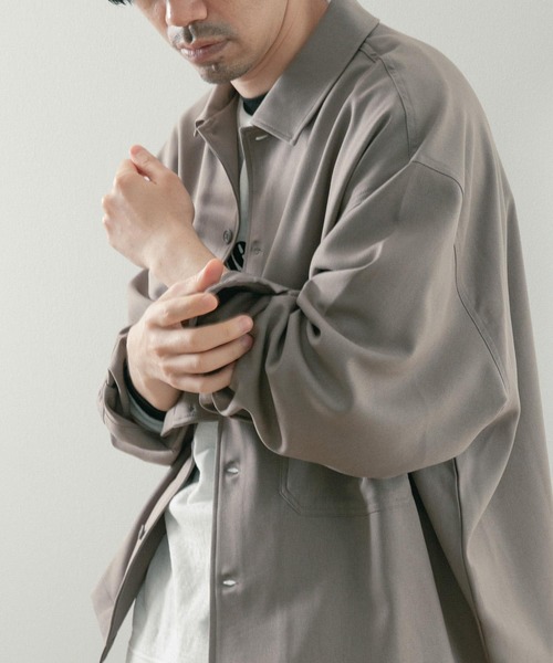 ITEMS URBANRESEARCH(アイテムズ アーバンリサーチ)の「ポリツイル オープンカラーCPOシャツ(シャツ/ブラウス・メンズ・ネイビー/チャコールグレー/ベージュ・MEDIUM/LARGE)」の10枚目の写真