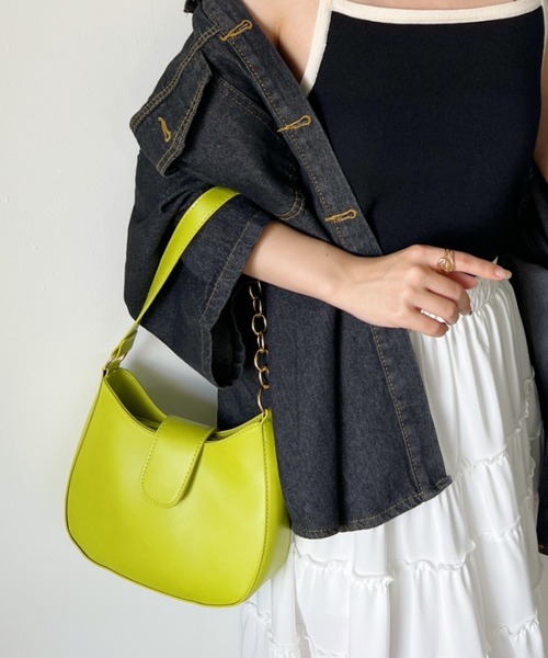 CLEA（クレア）の「チェーンポイントPUムーンショルダーバッグ（ショルダーバッグ・レディース・グリーン/ブラック/アイボリー/ベージュ/ブラウン・FREE）」の5枚目の写真