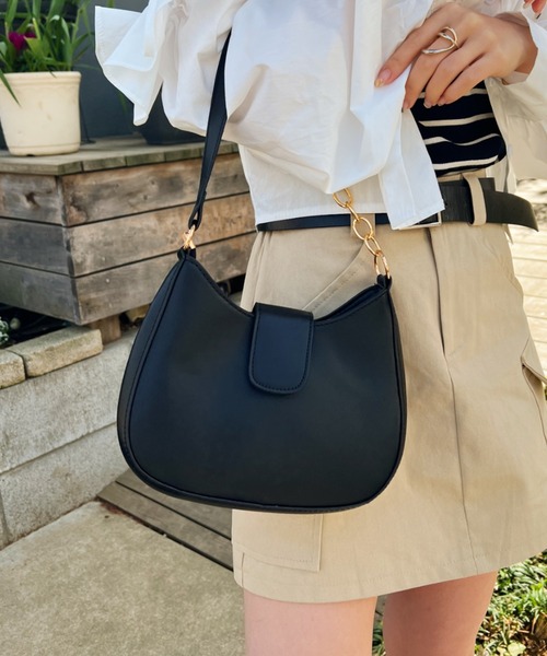 CLEA（クレア）の「チェーンポイントPUムーンショルダーバッグ（ショルダーバッグ・レディース・グリーン/ブラック/アイボリー/ベージュ/ブラウン・FREE）」の13枚目の写真