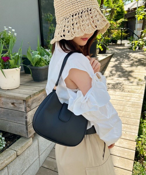 CLEA（クレア）の「チェーンポイントPUムーンショルダーバッグ（ショルダーバッグ・レディース・グリーン/ブラック/アイボリー/ベージュ/ブラウン・FREE）」の16枚目の写真