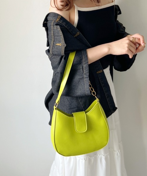 CLEA（クレア）の「チェーンポイントPUムーンショルダーバッグ（ショルダーバッグ・レディース・グリーン/ブラック/アイボリー/ベージュ/ブラウン・FREE）」の21枚目の写真