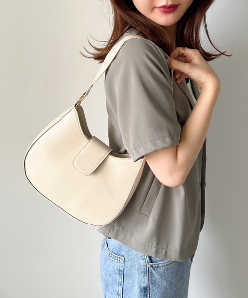 CLEA（クレア）の「チェーンポイントPUムーンショルダーバッグ（ショルダーバッグ・レディース・グリーン/ブラック/アイボリー/ベージュ/ブラウン・FREE）」の7枚目の写真