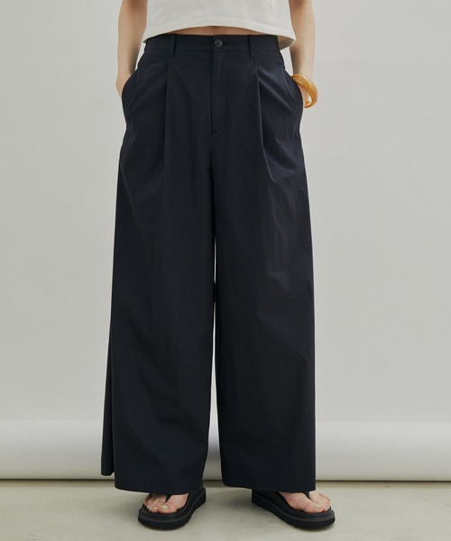 SALON adam et rope'(サロン アダム エ ロペ)の「【ベルトセットアップ対応・洗える】コットンナイロンワイドパンツ(その他パンツ・レディース・カーキ/ブラック/ホワイト・FREE)」の2枚目の写真