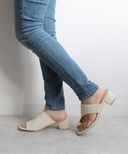 Fabby fabby(ファビィーファビィー)の「サムトングサンダル(サンダル・レディース・ブラウン/パイソン/ブラック/オフホワイト/オレンジ・SMALL/LARGE/MEDIUM)」の1枚目の写真