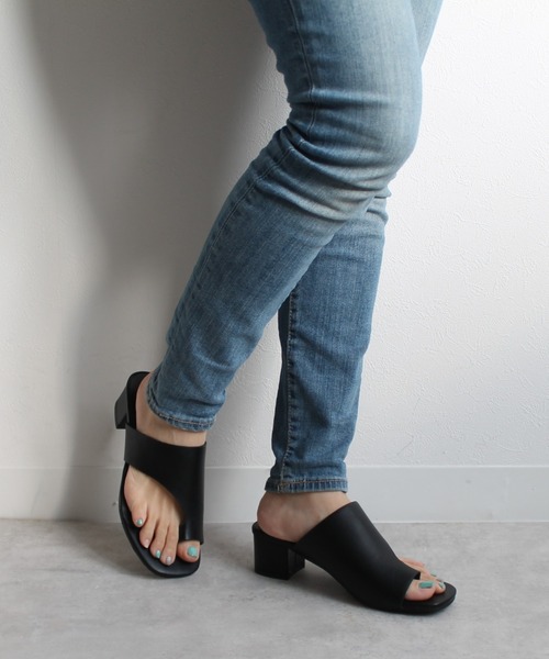 Fabby fabby(ファビィーファビィー)の「サムトングサンダル(サンダル・レディース・ブラウン/パイソン/ブラック/オフホワイト/オレンジ・SMALL/LARGE/MEDIUM)」の2枚目の写真