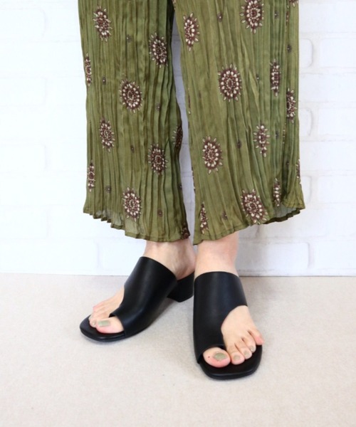 Fabby fabby(ファビィーファビィー)の「サムトングサンダル(サンダル・レディース・ブラウン/パイソン/ブラック/オフホワイト/オレンジ・SMALL/LARGE/MEDIUM)」の13枚目の写真