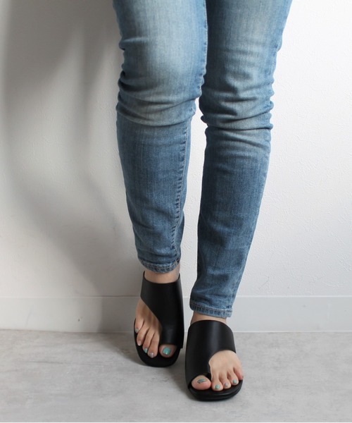 Fabby fabby(ファビィーファビィー)の「サムトングサンダル(サンダル・レディース・ブラウン/パイソン/ブラック/オフホワイト/オレンジ・SMALL/LARGE/MEDIUM)」の21枚目の写真