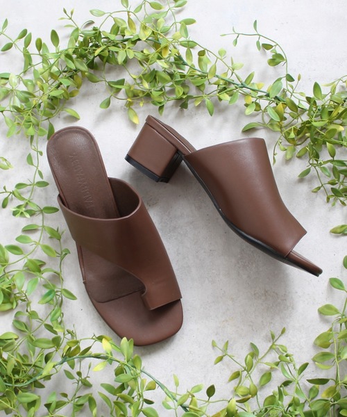 Fabby fabby(ファビィーファビィー)の「サムトングサンダル(サンダル・レディース・ブラウン/パイソン/ブラック/オフホワイト/オレンジ・SMALL/LARGE/MEDIUM)」の14枚目の写真