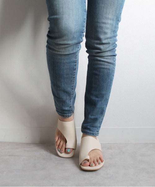 Fabby fabby(ファビィーファビィー)の「サムトングサンダル(サンダル・レディース・ブラウン/パイソン/ブラック/オフホワイト/オレンジ・SMALL/LARGE/MEDIUM)」の15枚目の写真