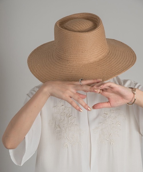 Amiur（エミレ）の「wide brim straw hat（ハット・レディース・ベージュ/ブラック・FREE）」の3枚目の写真