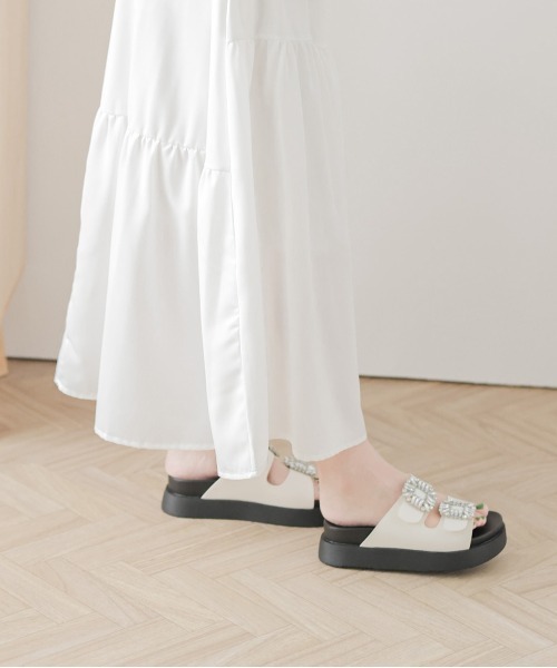 AMELY（エミリー）の「ビジューサンダル（サンダル・レディース・ブラック/オフホワイト・35/36/37/38/39/40）」の7枚目の写真