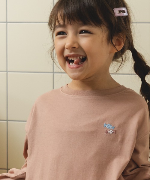 pairmanon(ペアマノン)の「ビッグシルエット ベーシック アソート ロンT(Tシャツ/カットソー・キッズ・パープル系その他2/ブルー系その他4/アイボリー/ブラック/ブルー系その他3/ブラウン系その他/ピンク系その他/ブルー系その他/モカ/ブラック系その他/ピンク/カーキ/ブラウン系その他2/パープル系その他/イエロー系その他/ミント/その他/ブラック系その他2/ベージュ系その他2/グレイッシュベージュ・100/140/120/110/90/130/150/80)」の19枚目の写真