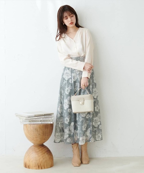 natural couture(ナチュラルクチュール)の「プチプラちびパール釦とろみブラウス(シャツ/ブラウス・レディース・オレンジ/サックスブルー/ネイビー/グレイッシュベージュ/ドット/アイボリー・FREE)」の9枚目の写真