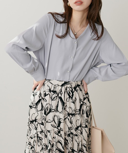 natural couture(ナチュラルクチュール)の「プチプラちびパール釦とろみブラウス(シャツ/ブラウス・レディース・オレンジ/サックスブルー/ネイビー/グレイッシュベージュ/ドット/アイボリー・FREE)」の19枚目の写真