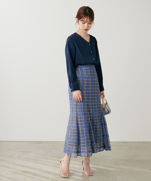 natural couture(ナチュラルクチュール)の「プチプラちびパール釦とろみブラウス(シャツ/ブラウス・レディース・オレンジ/サックスブルー/ネイビー/グレイッシュベージュ/ドット/アイボリー・FREE)」の17枚目の写真
