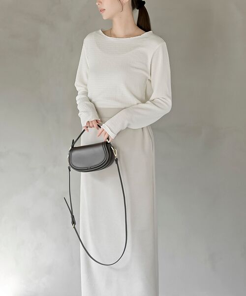 rps(アールピーエス)の「カットシャーリングメローカットソー(Tシャツ/カットソー・レディース・ブラック/グレイッシュベージュ/オフホワイト/ブルー/アイボリー・フリー)」の16枚目の写真