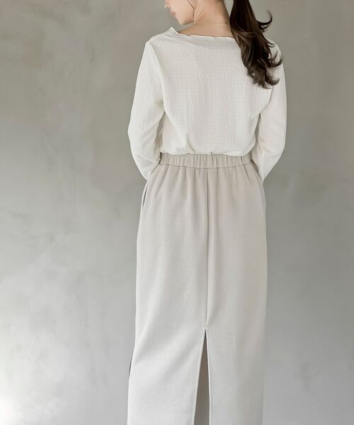 rps(アールピーエス)の「カットシャーリングメローカットソー(Tシャツ/カットソー・レディース・ブラック/グレイッシュベージュ/オフホワイト/ブルー/アイボリー・フリー)」の10枚目の写真