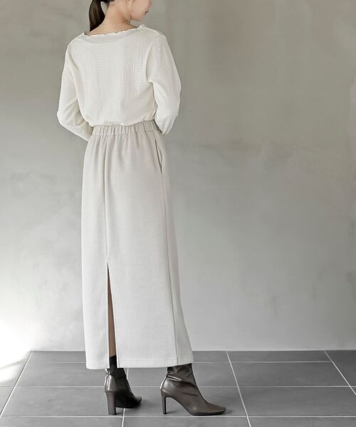 rps(アールピーエス)の「カットシャーリングメローカットソー(Tシャツ/カットソー・レディース・ブラック/グレイッシュベージュ/オフホワイト/ブルー/アイボリー・フリー)」の17枚目の写真