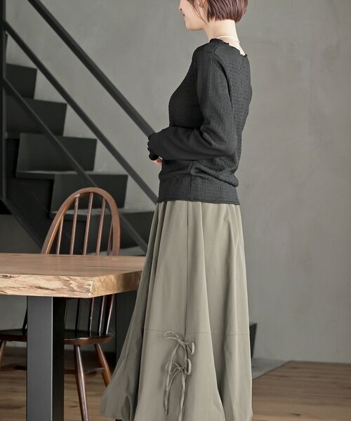 rps(アールピーエス)の「カットシャーリングメローカットソー(Tシャツ/カットソー・レディース・ブラック/グレイッシュベージュ/オフホワイト/ブルー/アイボリー・フリー)」の21枚目の写真