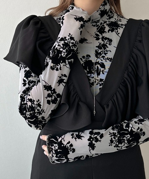 apres jour clair(アプレジュールクレア)の「【apres jour clair】花柄シアートップス【ZOZOTOWN限定アイテム】(Tシャツ/カットソー・レディース・グレー/アイボリー・X-LARGE/フリー)」の2枚目の写真