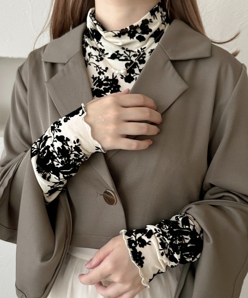 apres jour clair(アプレジュールクレア)の「【apres jour clair】花柄シアートップス【ZOZOTOWN限定アイテム】(Tシャツ/カットソー・レディース・グレー/アイボリー・X-LARGE/フリー)」の3枚目の写真