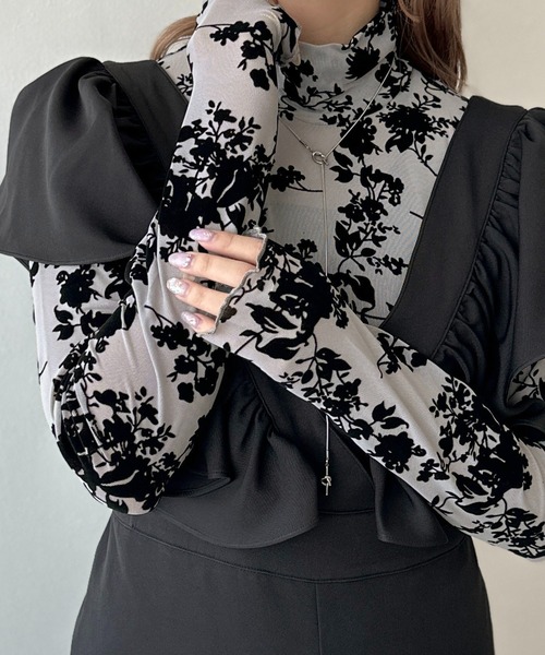 apres jour clair(アプレジュールクレア)の「【apres jour clair】花柄シアートップス【ZOZOTOWN限定アイテム】(Tシャツ/カットソー・レディース・グレー/アイボリー・X-LARGE/フリー)」の9枚目の写真