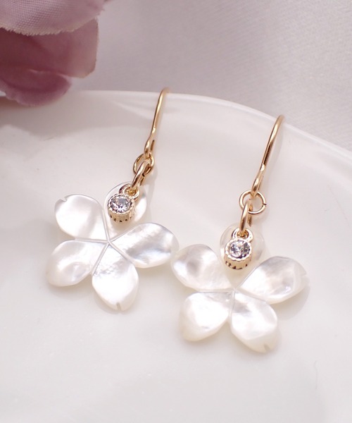 CERCA（チェルカ）の「HaRu*/シェル（フラワー14ｍｍ）ジルコニアピアス（ピアス（両耳用）・レディース・C/H/E/B/G/A/D/F・FREE）」の2枚目の写真