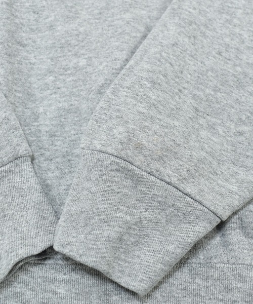 SUPERMAN（スーパーマン）の「【ヴィンテージ古着】Y2K SUPER MAN/スーパーマン ロゴ クルーネックスウェット ルーズシルエット（スウェット・メンズ・グレー・X-LARGE）」の2枚目の写真