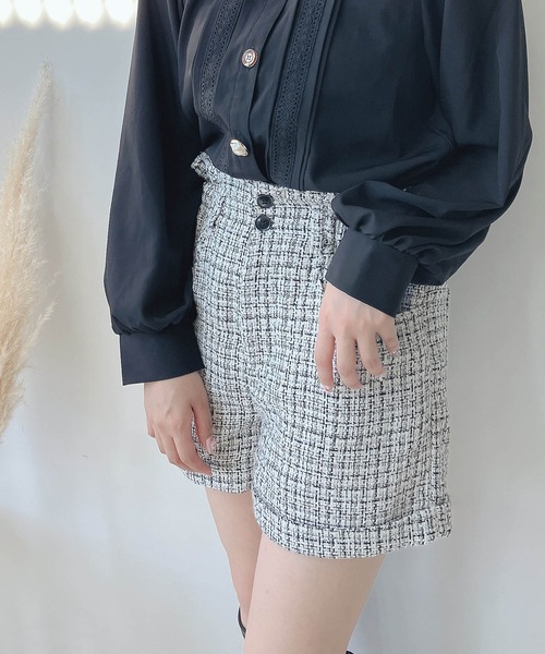 AS KNOW AS plus（アズノゥアズプラス）の「〇ロールアップハイウエストショートパンツ（その他パンツ・レディース・ブラック系その他/ピンク系/ブラック系1/ホワイト系その他/ブラック系/サックスブルー系2/アイボリー系2/ブラック系2/ブルー系2/ベージュ系その他/アイボリー系/サックスブルー系3/ブラック系3/ブルー系3/その他・FREE）」の2枚目の写真