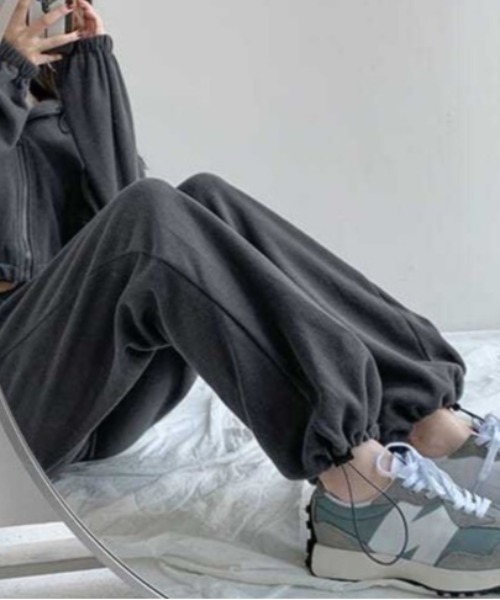 Achic(アシック)の「ハート型 ルーズフィット スウェットパンツ(スウェットパンツ・レディース・ブラック/ダークグレー・S/M)」の12枚目の写真