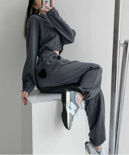 Achic(アシック)の「ハート型 ルーズフィット スウェットパンツ(スウェットパンツ・レディース・ブラック/ダークグレー・S/M)」の13枚目の写真