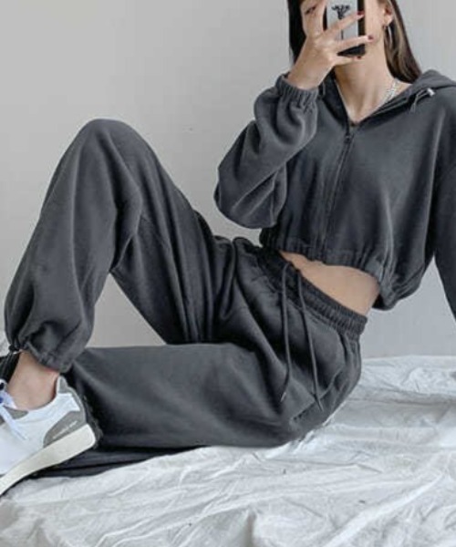 Achic(アシック)の「ハート型 ルーズフィット スウェットパンツ(スウェットパンツ・レディース・ブラック/ダークグレー・S/M)」の16枚目の写真